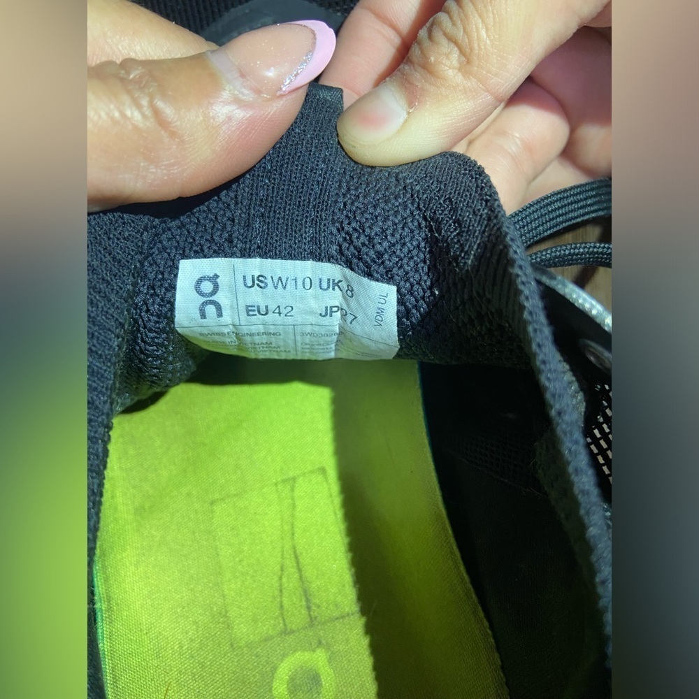 On running shoes - Picture 8 of 16